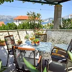 Gracija Πανσιόν 3*
