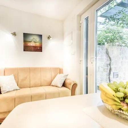Guest house Gracija *