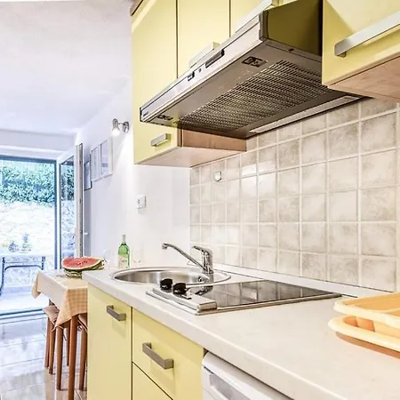 Guest house Gracija Povlja (Brac)