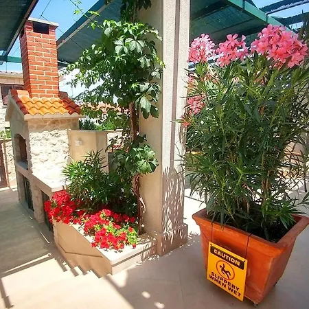 Guest house Gracija Povlja (Brac)